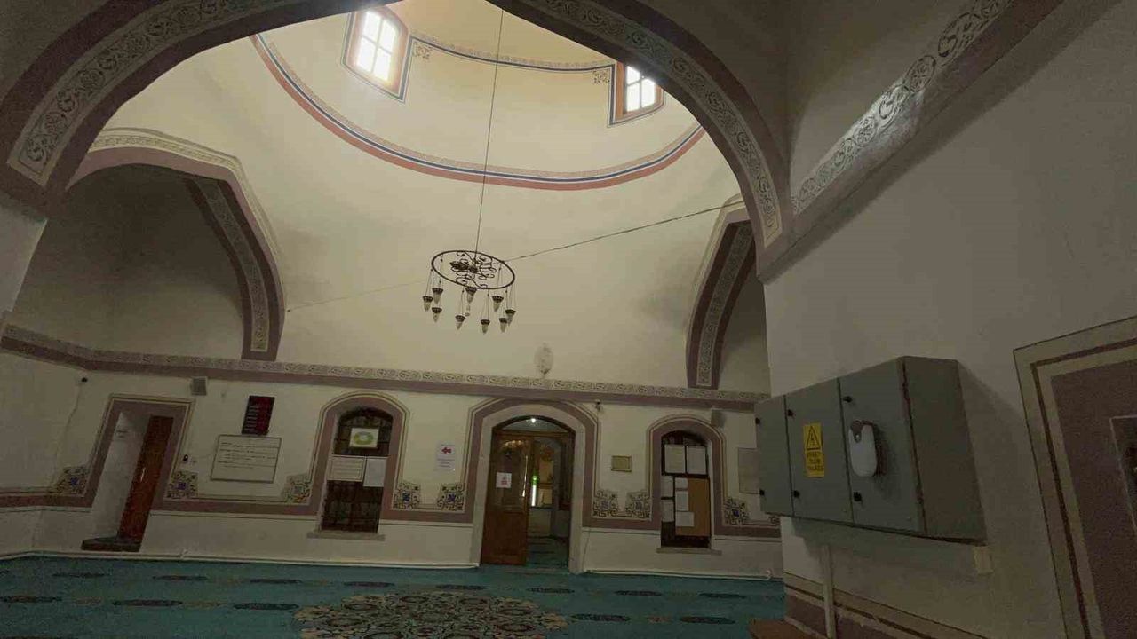 700 Yıllık Ak Camii: Tarihin Tanığı