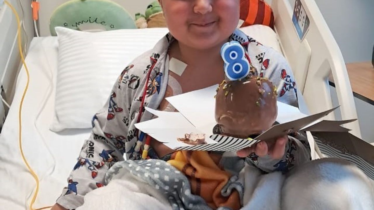 8 Yaşındaki Umud, Türkiye'de Kemik İliği Nakli ile Hayata Tutundu