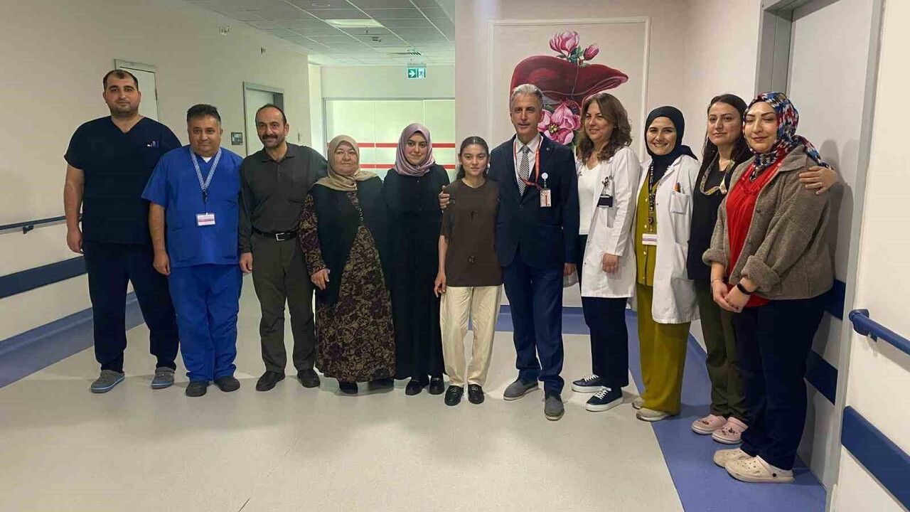 Ablasının Bağışı ile Karaciğer Nakli Olan Doktor Adayı Hayata Tutundu