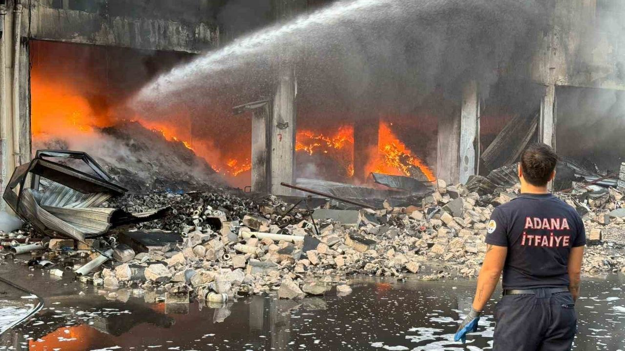 Adana'da Hırdavat Dükkanında Yangın Kontrol Altına Alındı