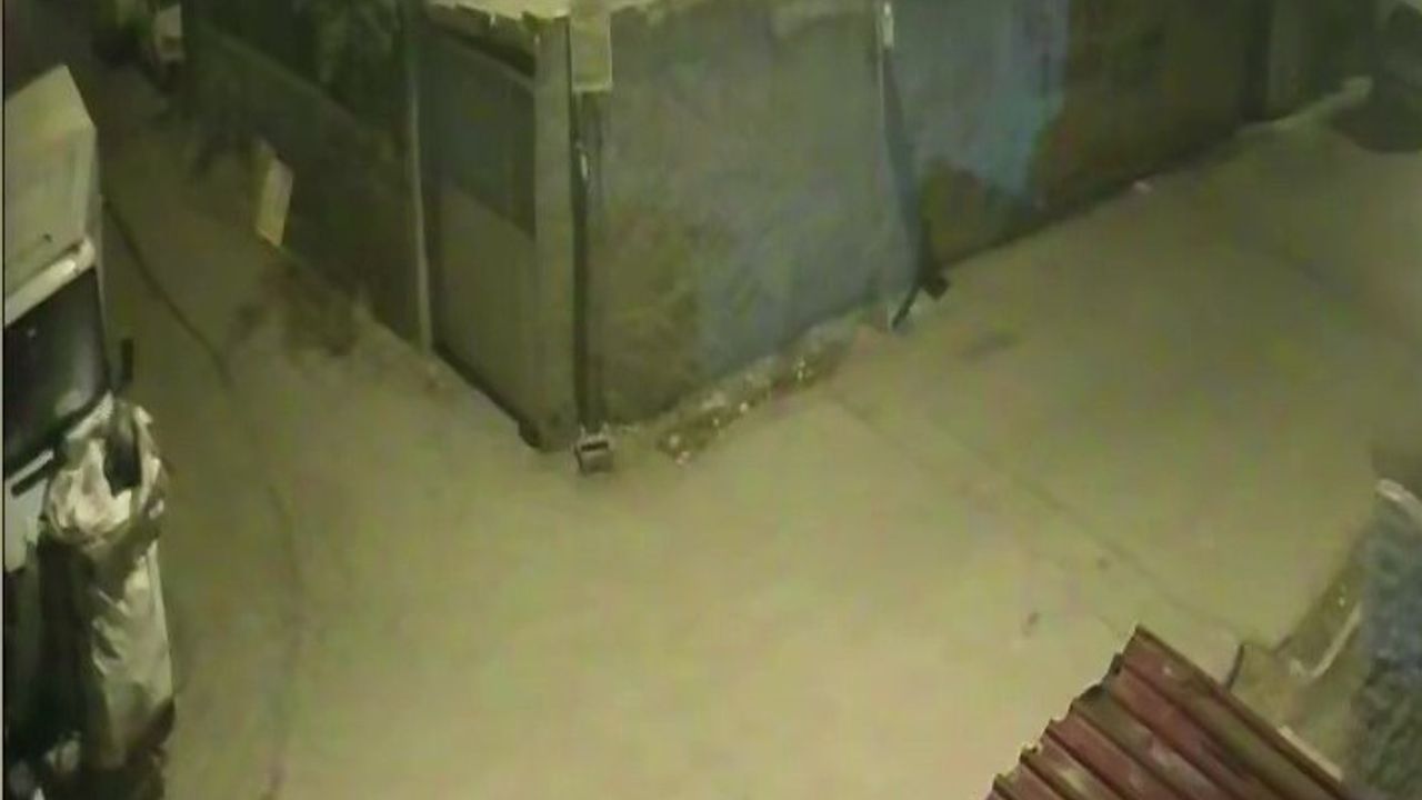 Adana'da Hırsızlık Olayı: Güvenlik Kamerası Her Şeyi Kaydetti