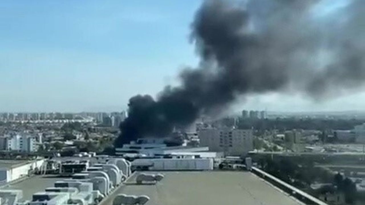 Adana'da Hurdacı Dükkanında Yangın