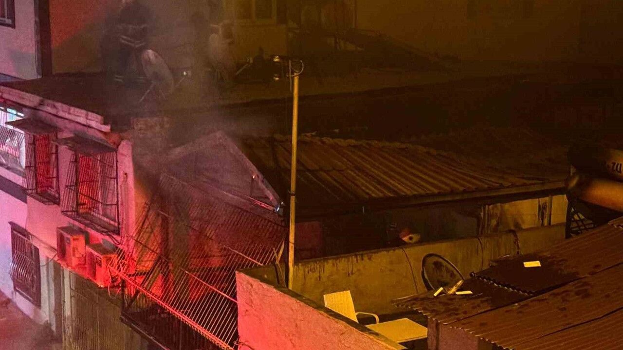 Adana'da Müstakil Evde Yangın: Emlak Kullanılamaz Hale Geldi
