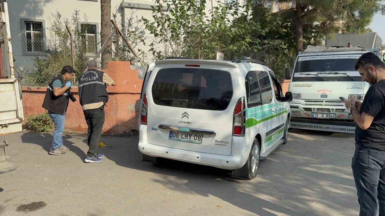 Adana'da Semt Pazarında Silahlı Saldırı: 2 Ölü, 5 Yaralı