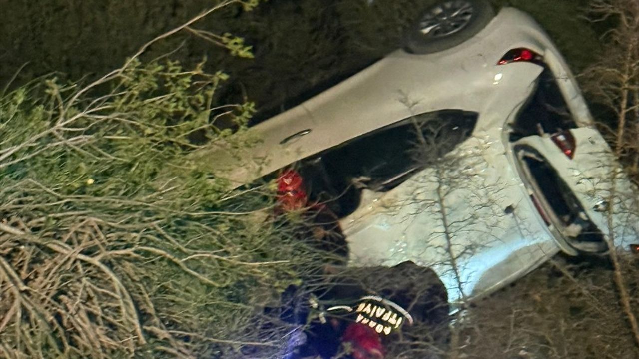 Adana'da Uçuruma Düştü: Sürücü Yaralandı