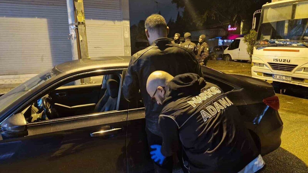 Adana'da Uyuşturucu Operasyonu: 20 Kişi Suçüstü Yakalandı