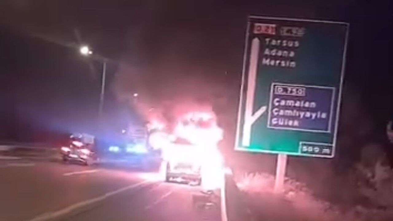Adana Otoyolunda Yangın: Bir Otomobil Kullanılamaz Hale Geldi