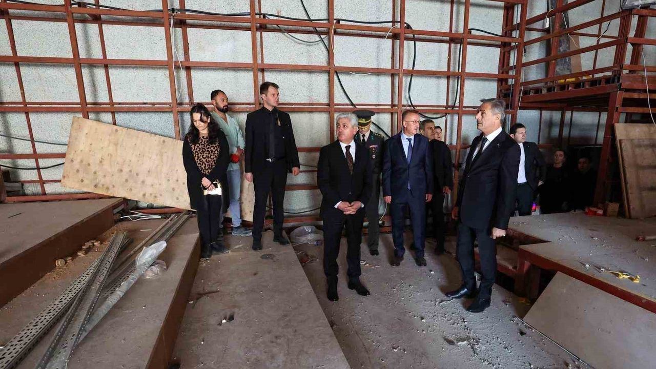 Adapazarı Kültür Merkezi'nde Yenileme Çalışmaları Hızla Devam Ediyor