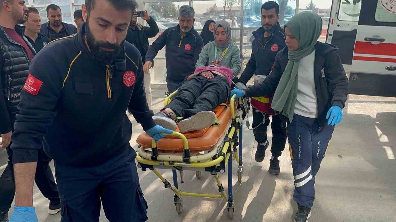 Adıyaman'da Trafik Kazası: 'Polis Emel' Ağır Yaralandı