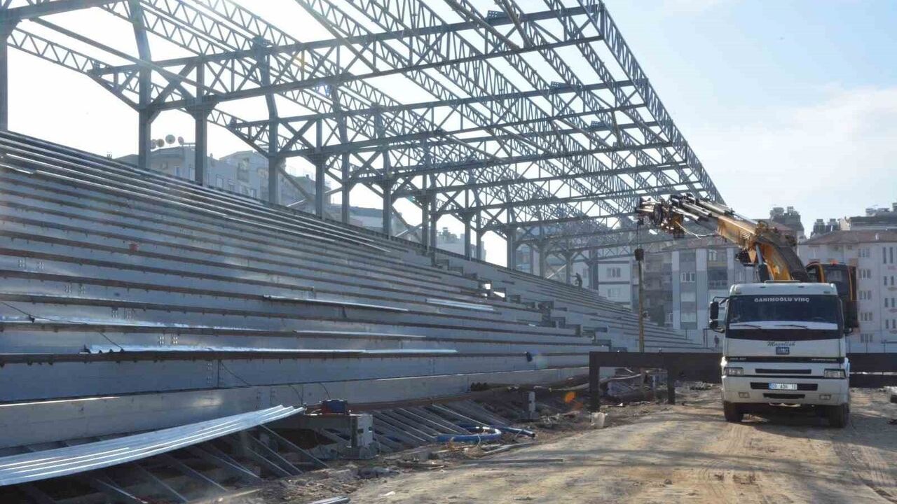 Adnan Menderes Stadyumu Yeniden Yapılıyor