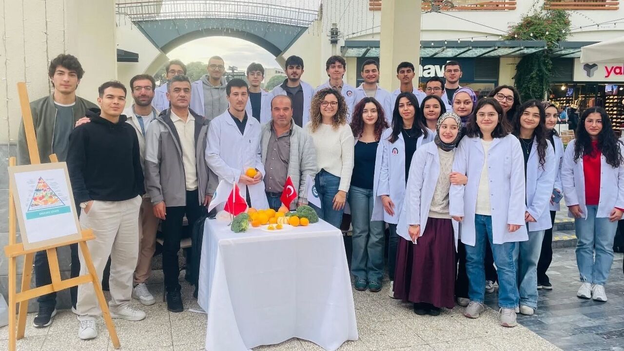 ADÜ Tıp Fakültesi'nden Sağlıklı Beslenme Farkındalık Etkinliği