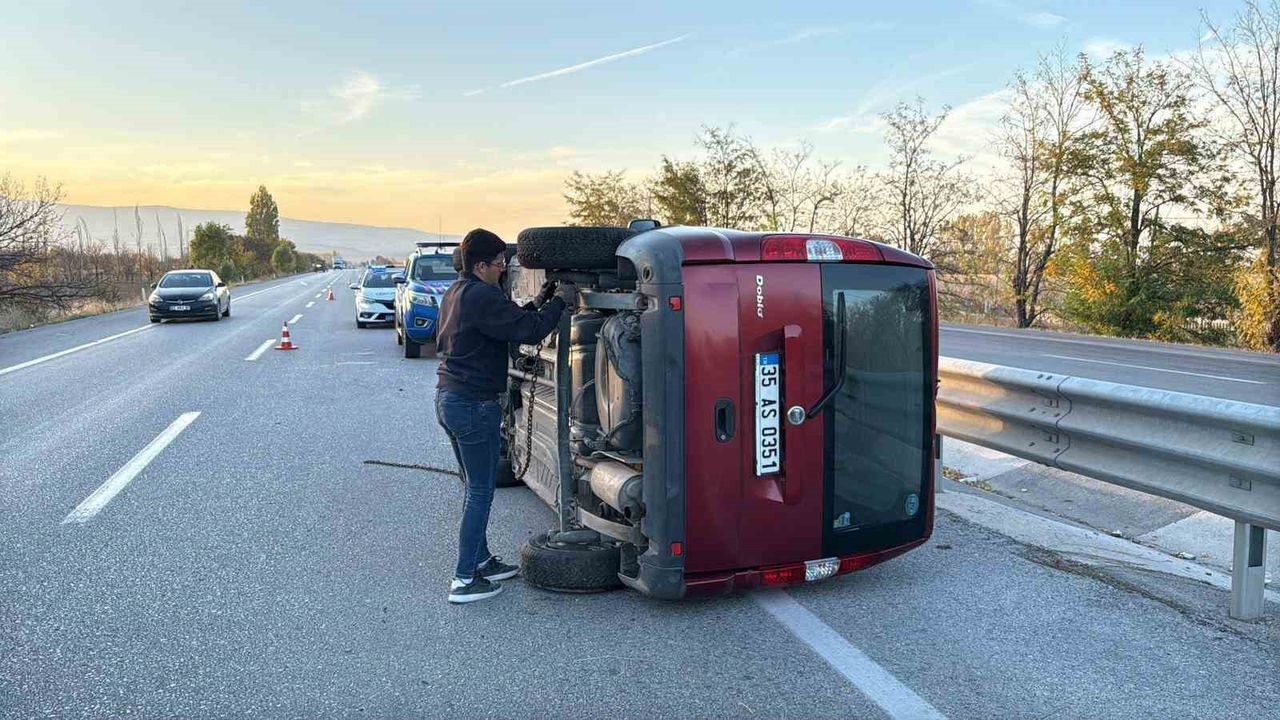 Afyonkarahisar'da Kaza: 4 Kişi Kurtuldu