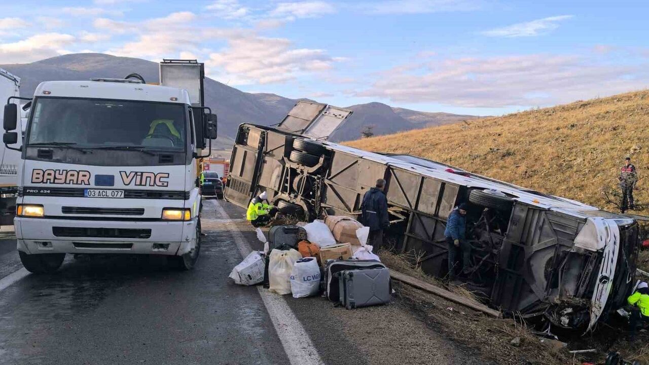 Afyonkarahisar'da Otobüs Kazasında 2 Kişi Hayatını Kaybetti