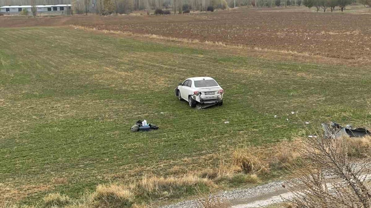 Afyonkarahisar'da Şarampole Düşen Otomobilin Sürücüsü Yaralandı
