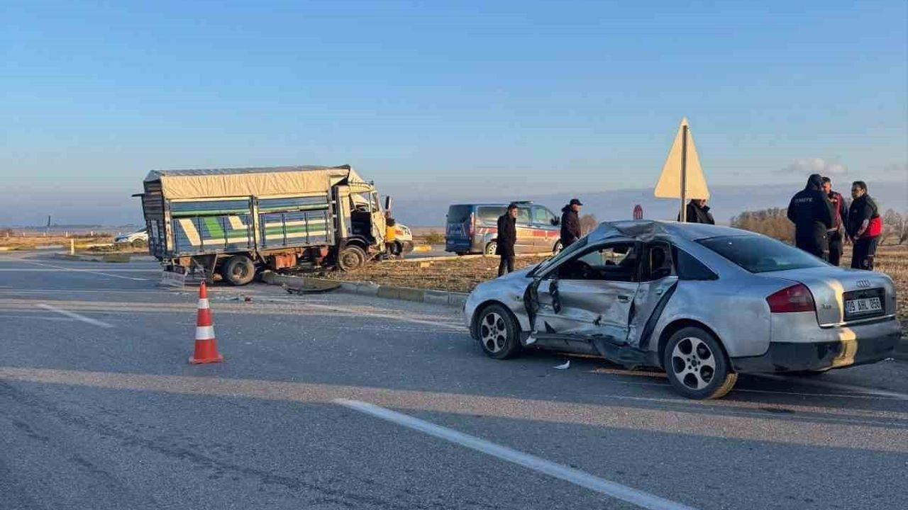 Afyonkarahisar'da Trafik Kazası: 6 Yaralı