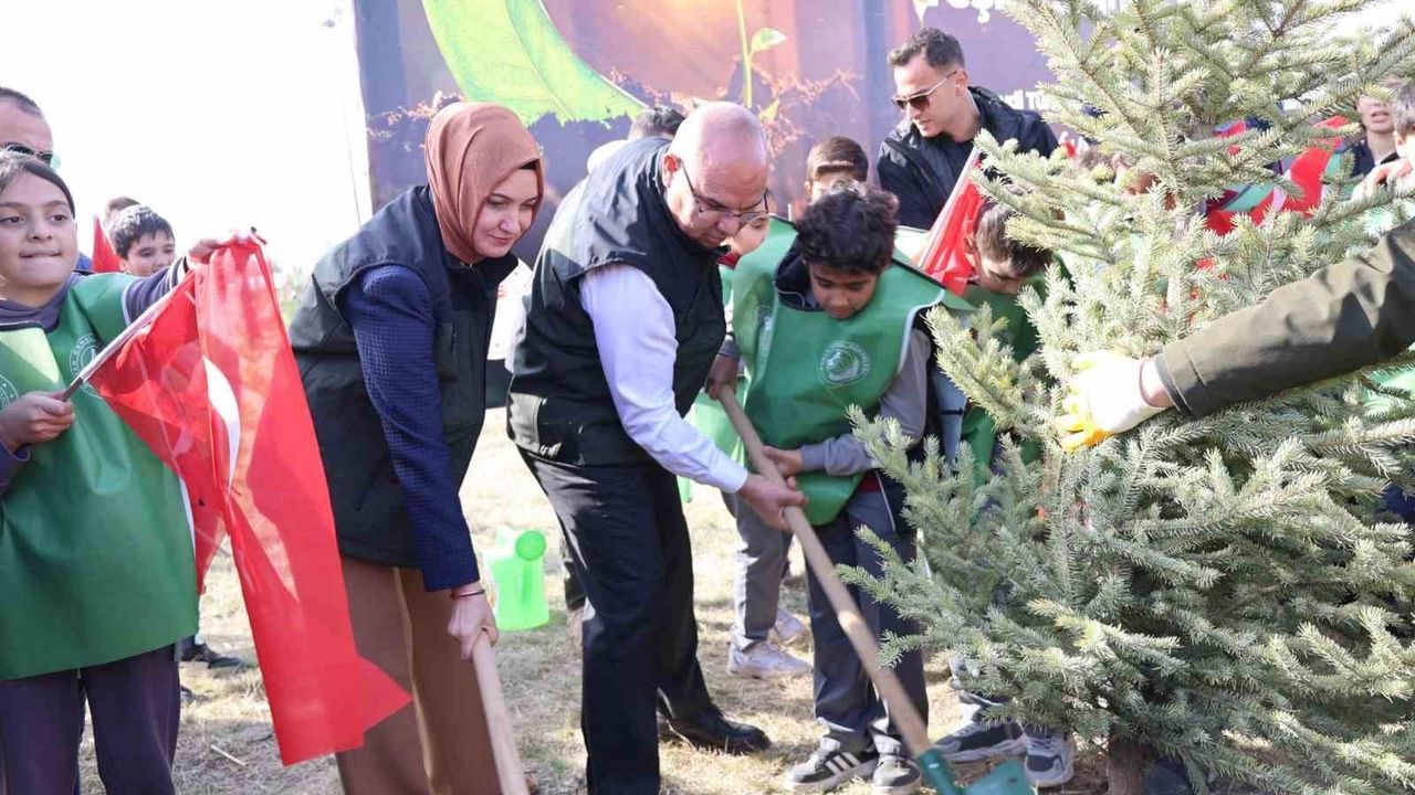 Ağrı'da Fidan Seferberliği: 11 Kasım Milli Ağaçlandırma Günü Kutlandı