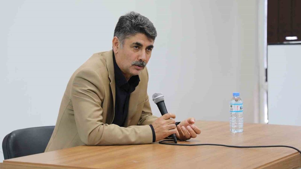 Ağrı'da Öğretmenler için Mesleki Gelişim Semineri Gerçekleştirildi