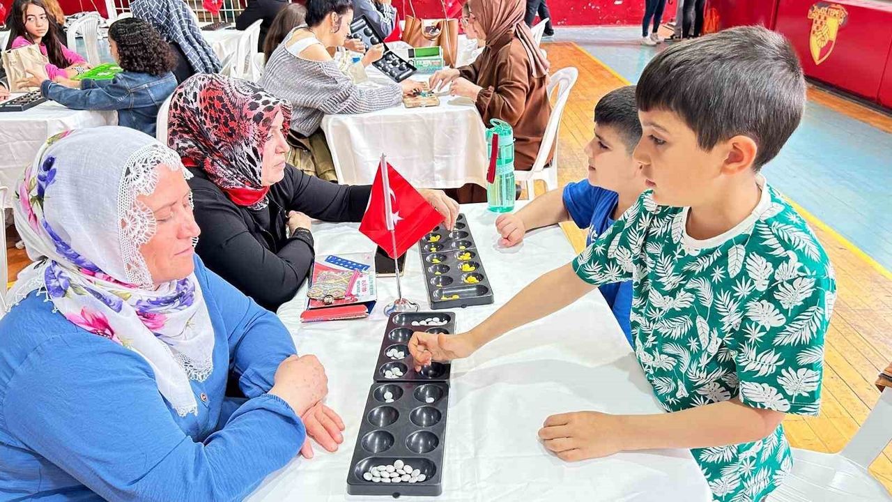 Ailemle Oyun Oynuyorum Etkinliği İzmir'de Yoğun İlgi Gördü