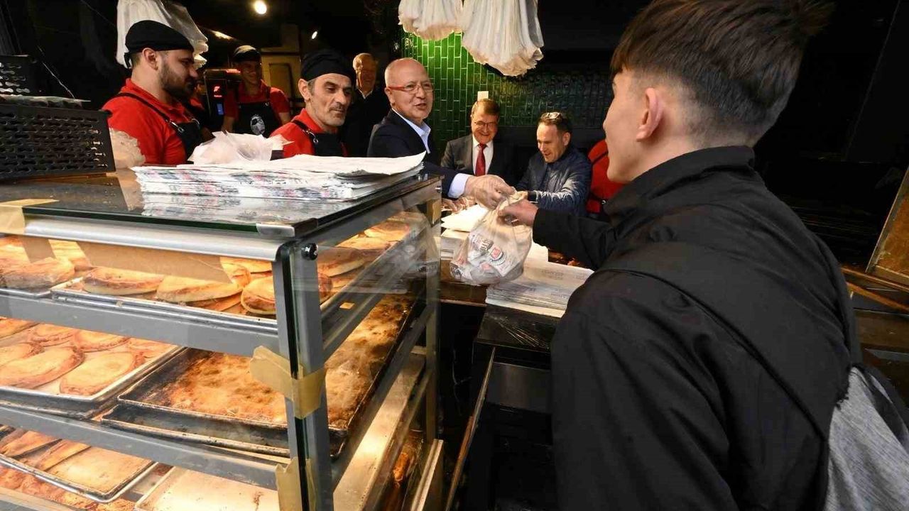 AK Parti Bursa İl Başkanı Davut Gürkan Çarşı Esnafıyla Buluştu