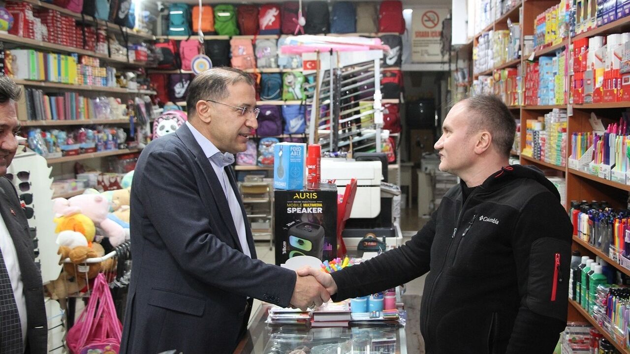 AK Parti Kula'da Esnaf ve Hane Ziyaretlerinde Bulundu