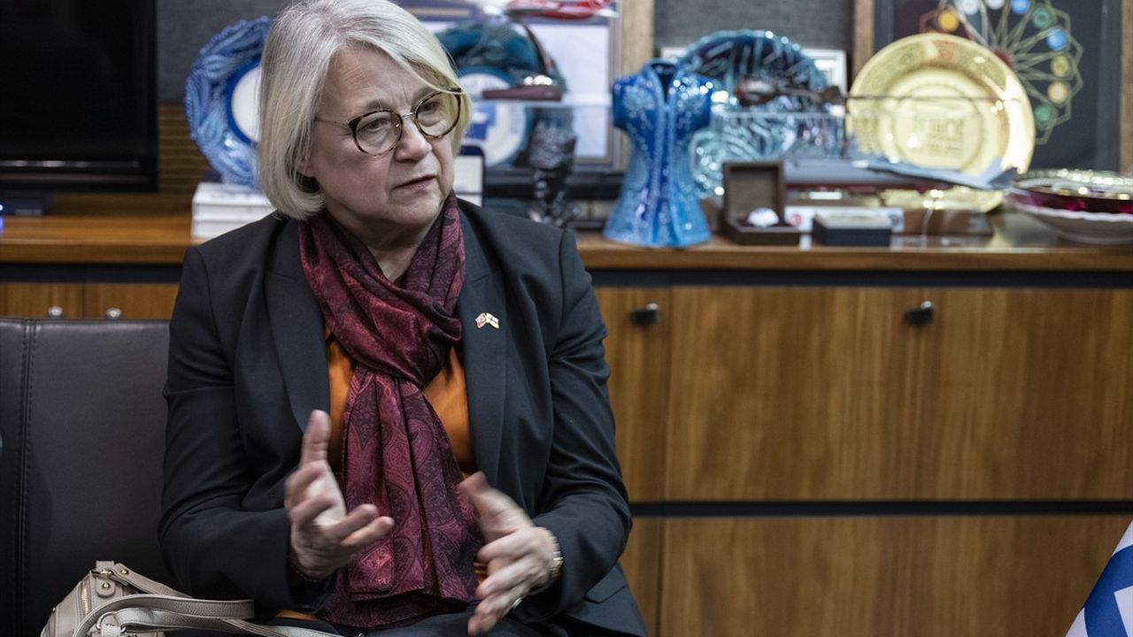 Akar, Finlandiya Büyükelçisi ile Görüştü