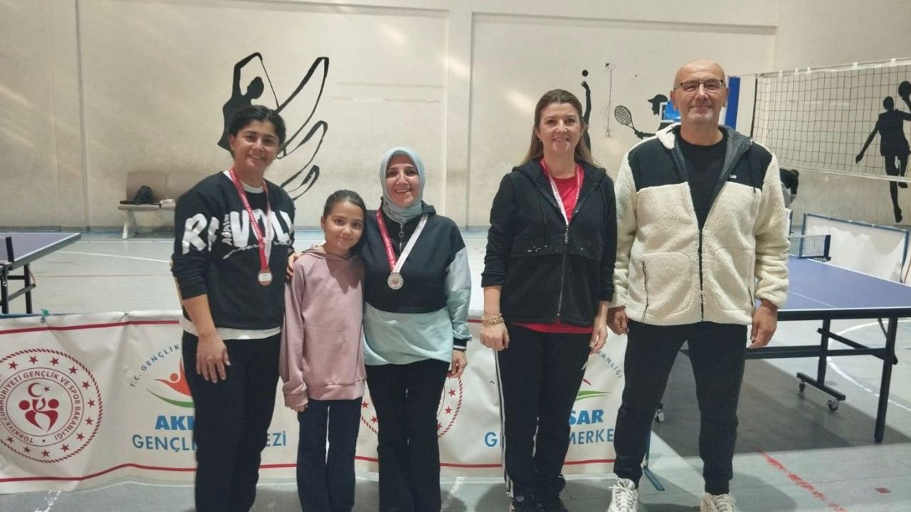 Akhisar'da Öğretmenler Günü Turnuvaları