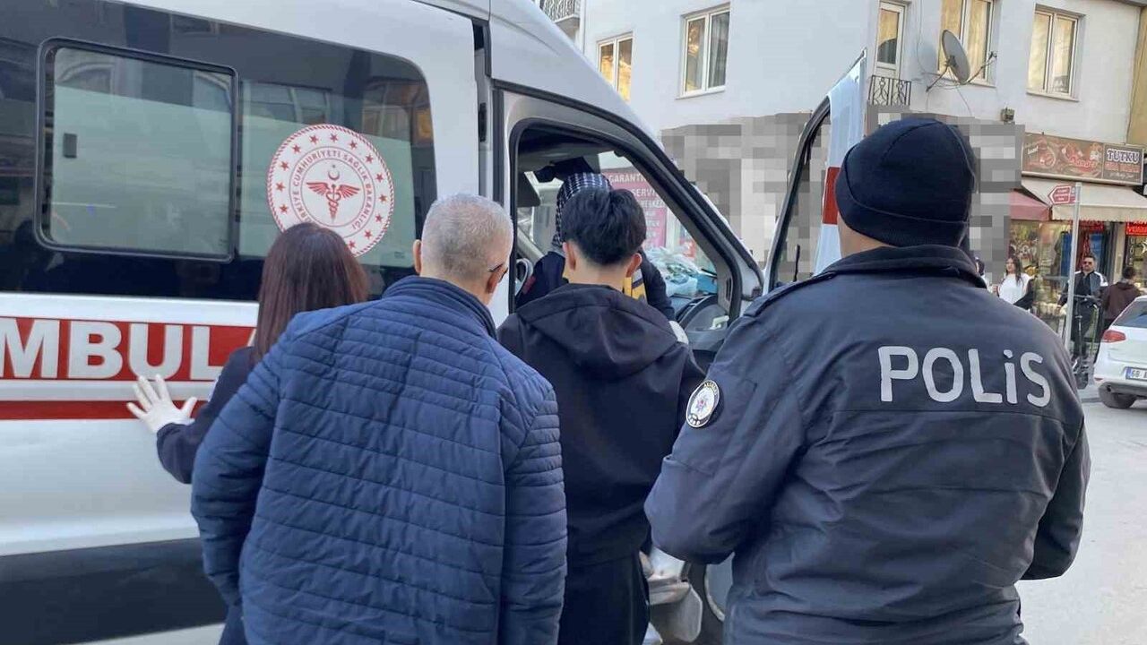 Aksaray'da Bıçaklı Saldırı: 17 Yaşındaki Çocuk Yaralandı