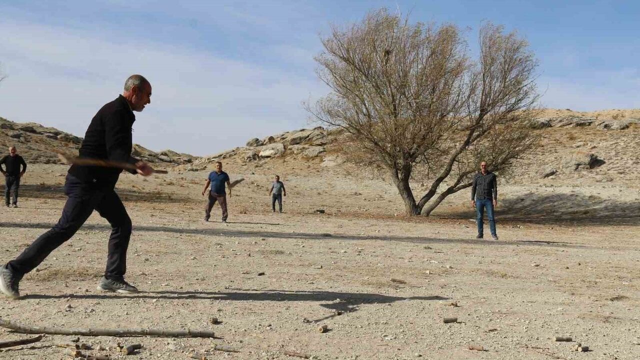 Aksaray'da Geleneksel Çelik Çomak Oyunu Yaşatılıyor