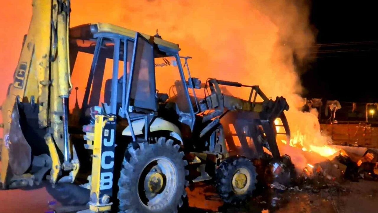 Aksaray'da Geri Dönüşüm Tesisinde Yangın: Kundaklama İddiası