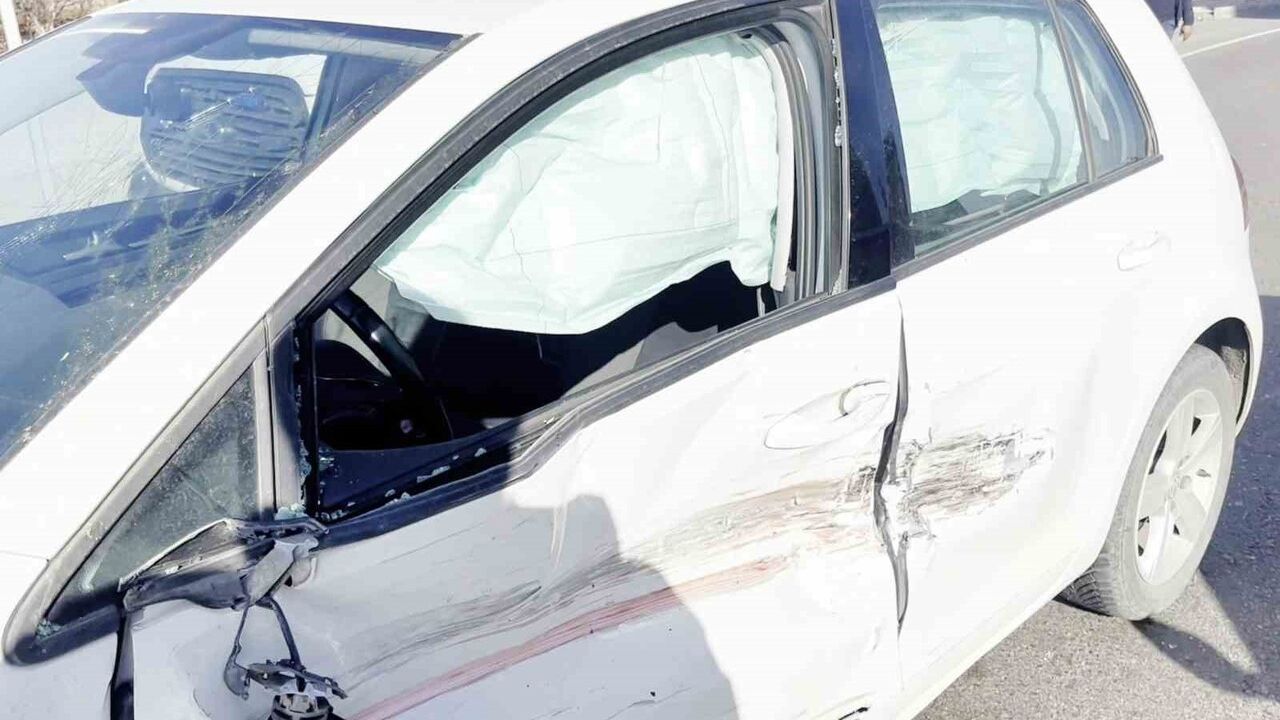 Aksaray'da Kontrolden Çıkan Araç Kazaya Neden Oldu