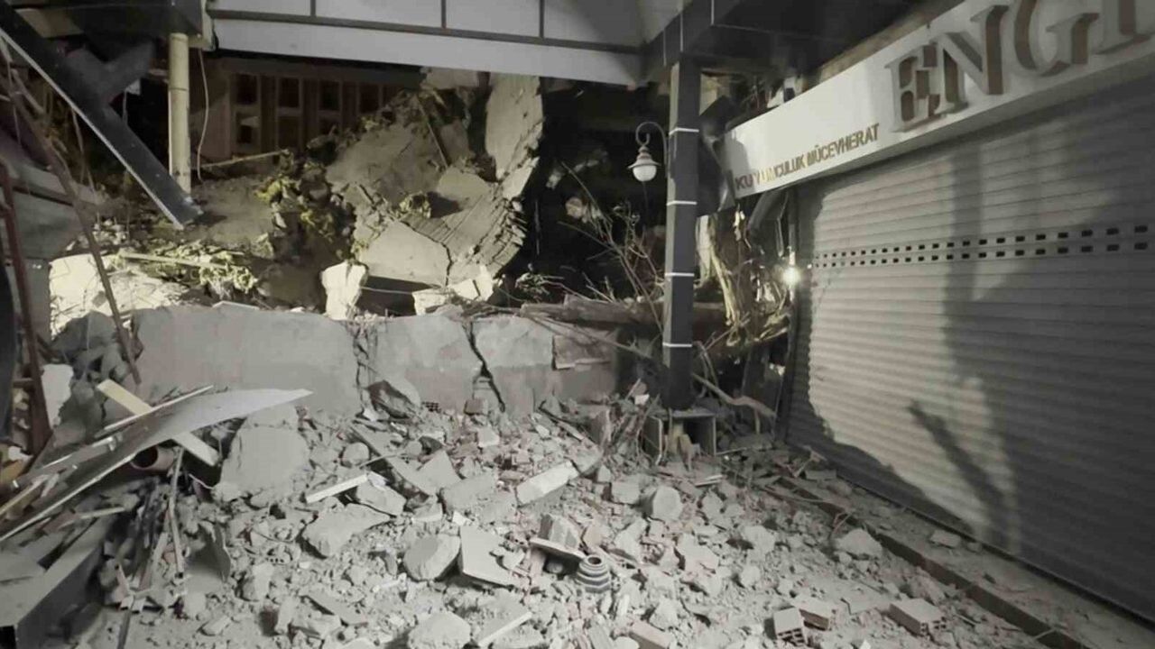 Aksaray'da Kontrolsüz Yıkım Tehlikesi: Dükkanlara Zarar Verildi