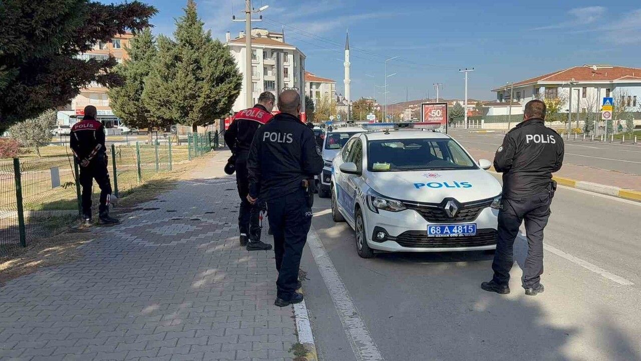 Aksaray'da Parkta Bıçaklı Kavga: 16 Yaşındaki Çocuk Yaralandı