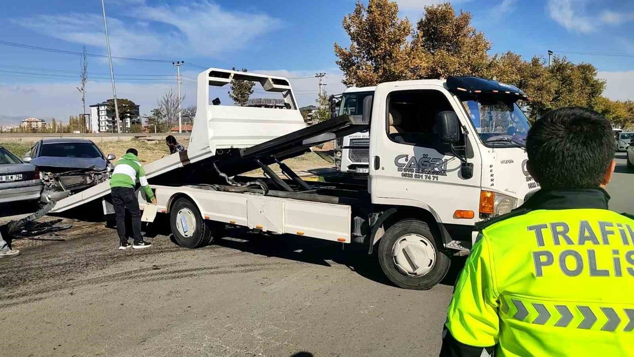 Aksaray'da Trafik Kazası: 2 Yaralı