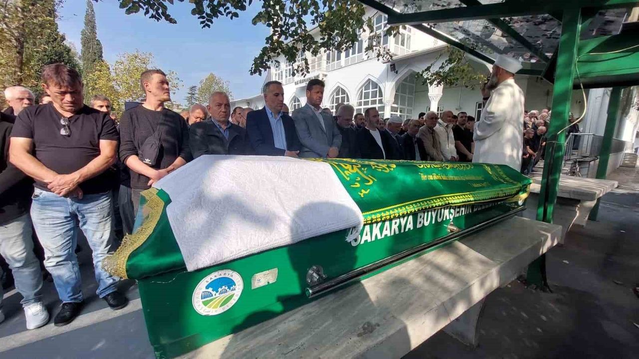 Akyazı'da 63 Yaşındaki Ahmet Onat, Son Yolculuğuna Uğurlandı