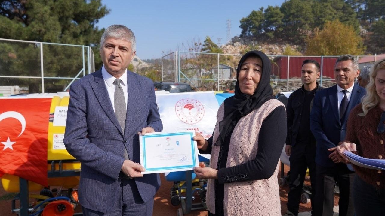 Aladağ'da Üreticilere Hibe İlaçlama Makinesi Desteği