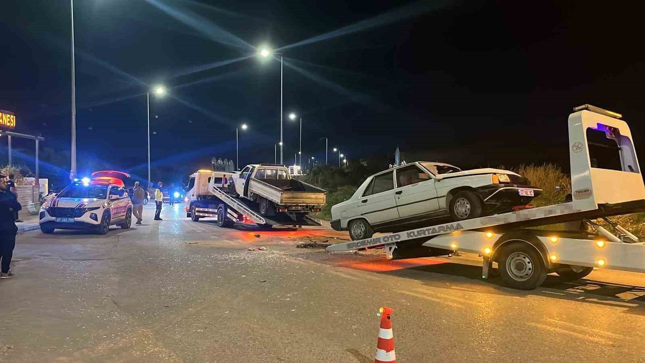 Alanya'da İki Araç Çarpıştı: 2 Yaralı