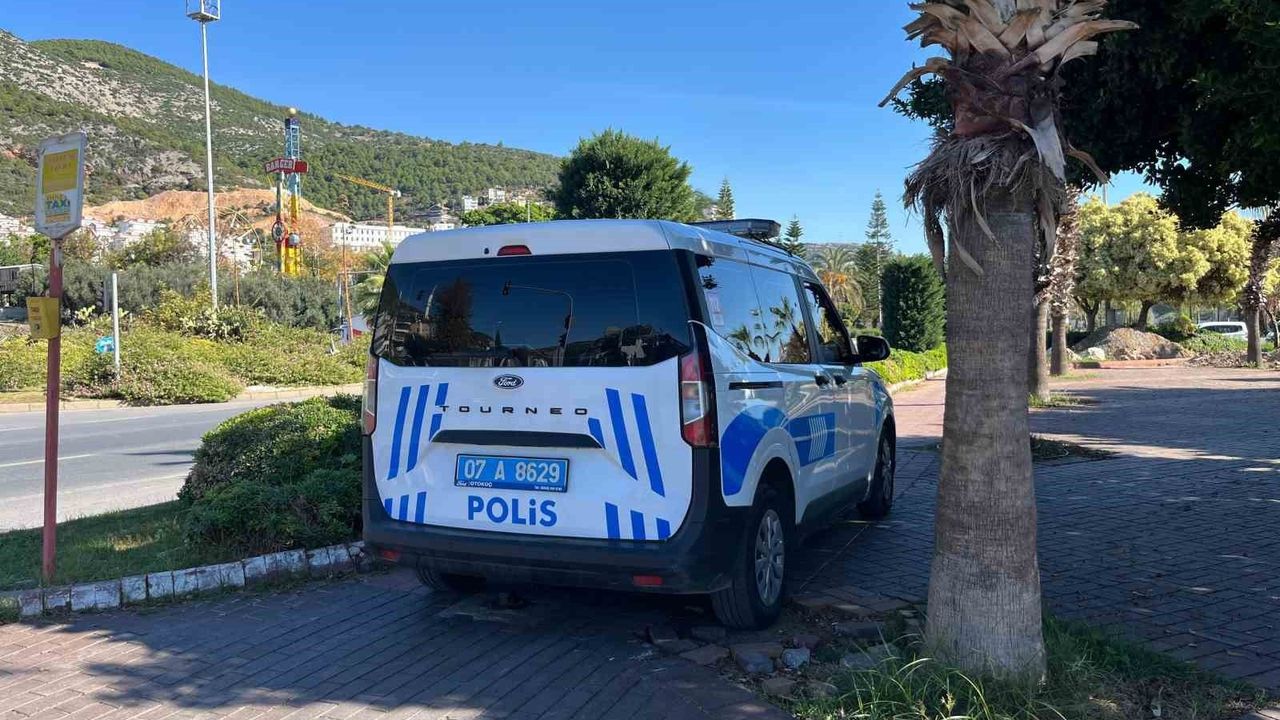 Alanya'daki Plaj Büfesinde Yangın Çıktı