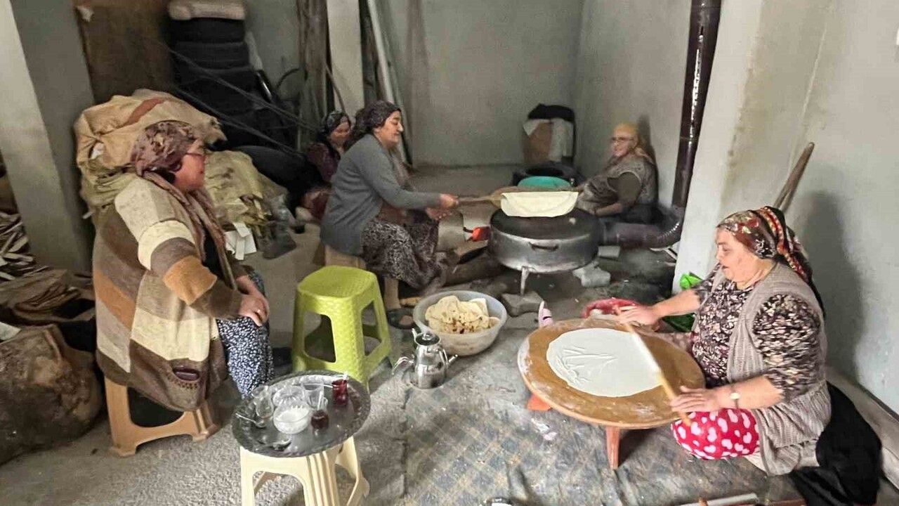 Alaplı'da Yufka Ekmek Geleneği Yaşatılıyor