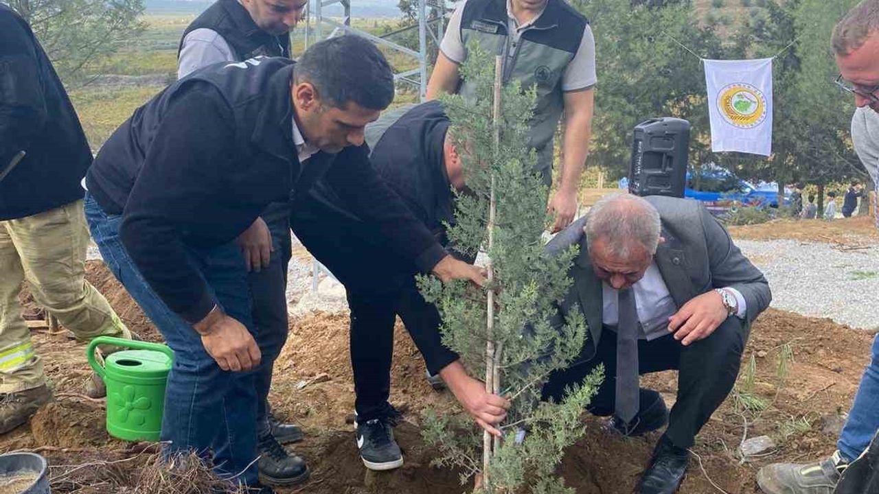 Alaşehir'de 3 Bin Fidan Toprakla Buluştu
