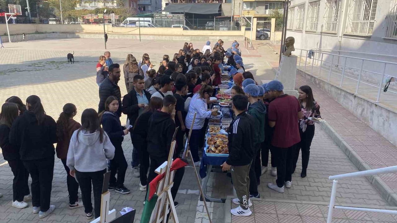 Alaşehir'de Öğrenciler Gazze İçin Biraraya Geldi