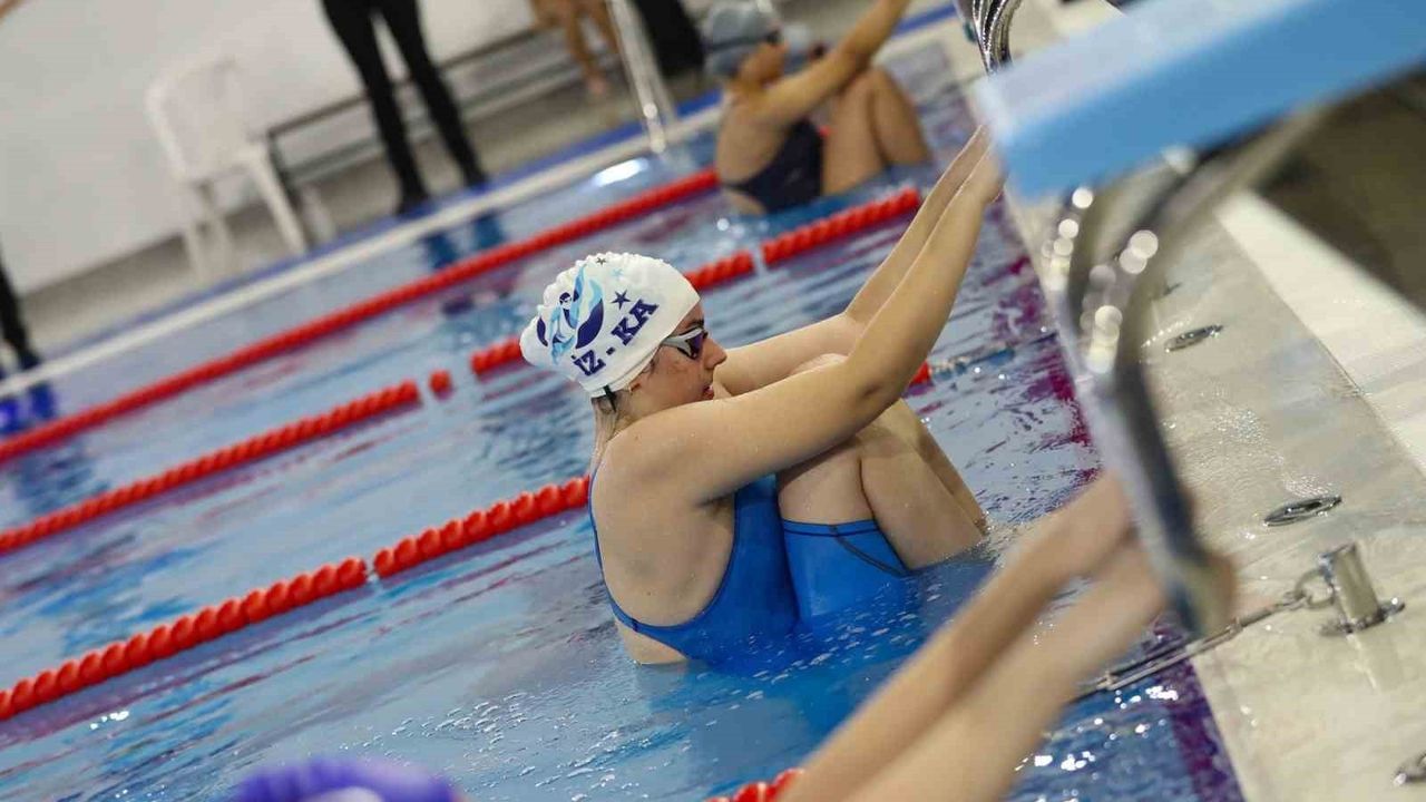 Aliağa'nın Yüzme Havuzları İzmir'in Spor Merkezi Oluyor