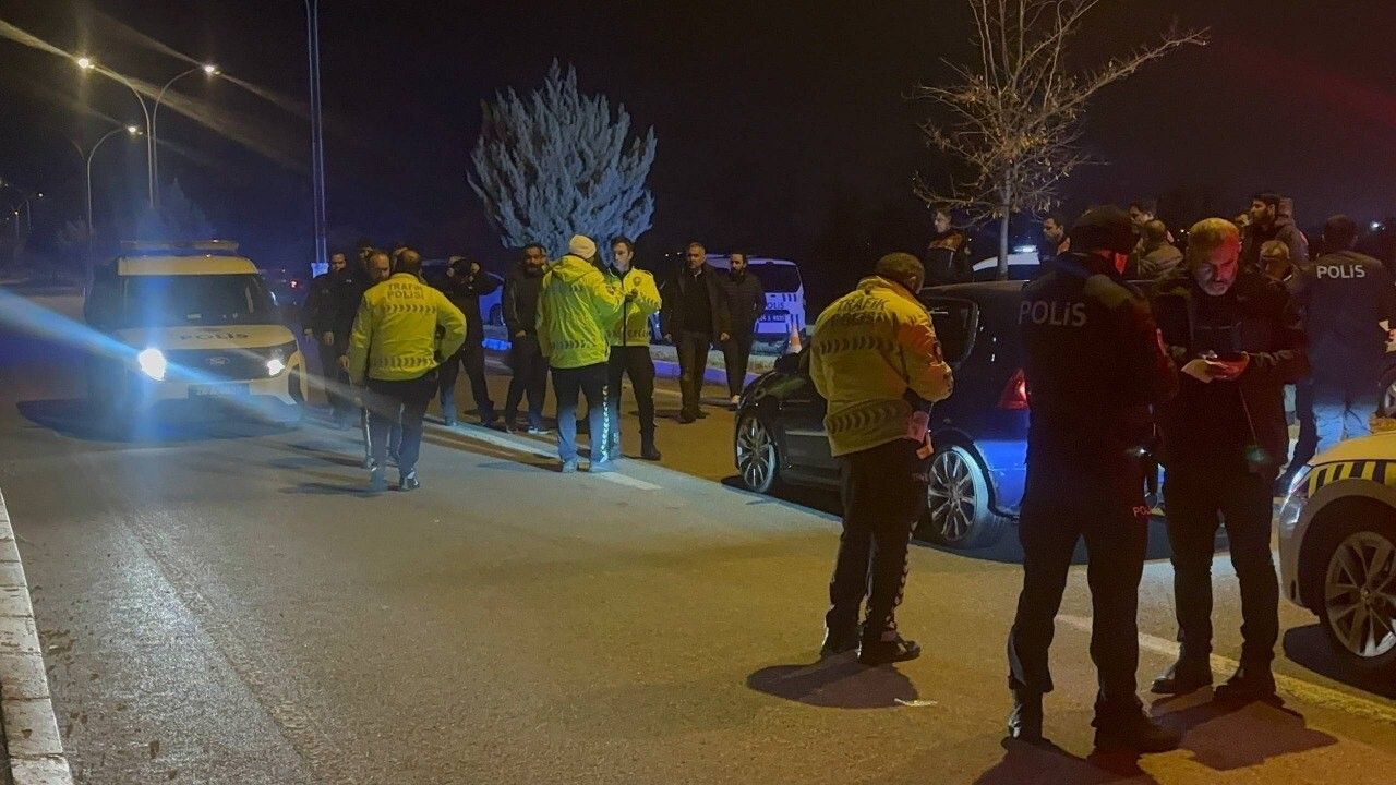 Alkollü Sürücü, Polis Kovalamacasında 3 Araca Çarptı
