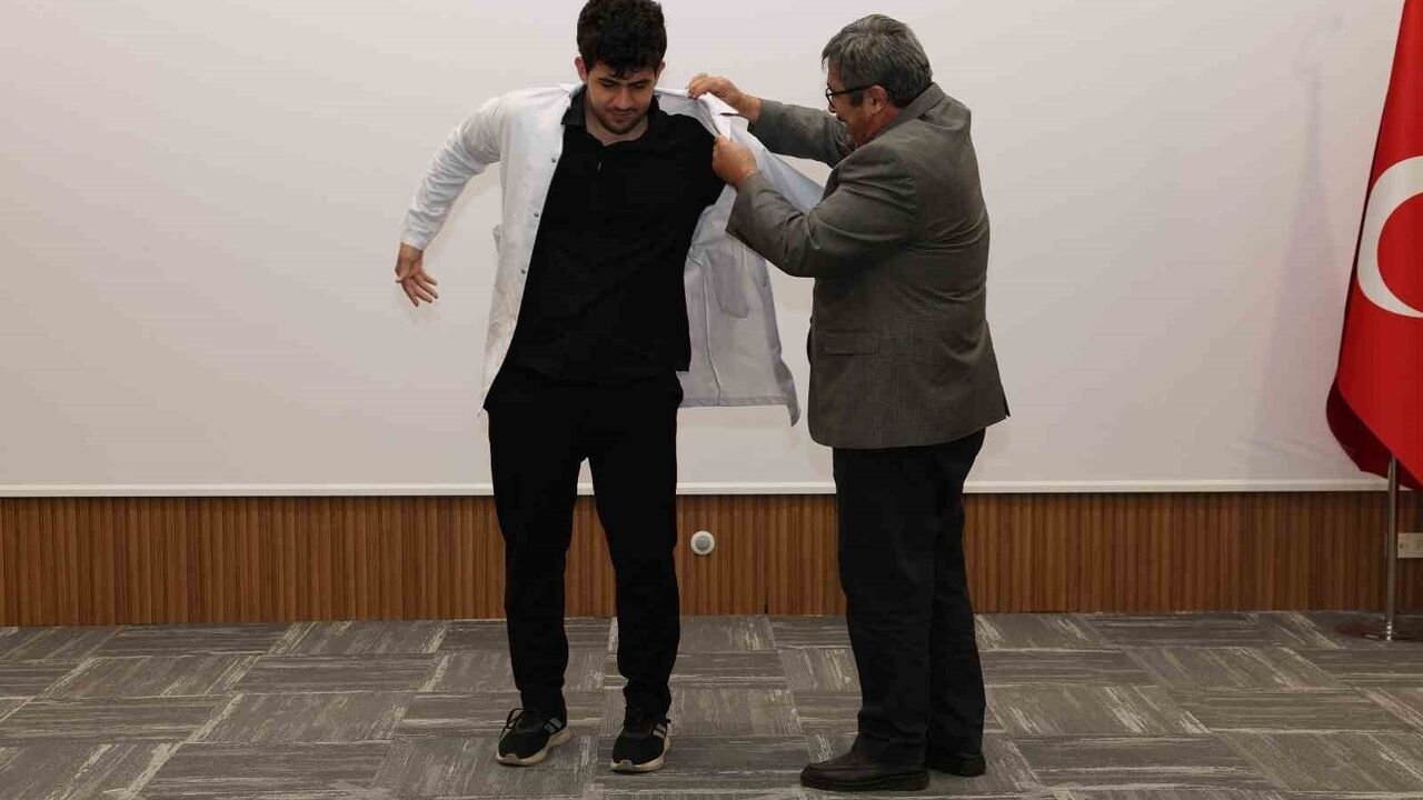 ALKÜ Diş Hekimliği Öğrencileri Beyaz Önlüklerini Giydi