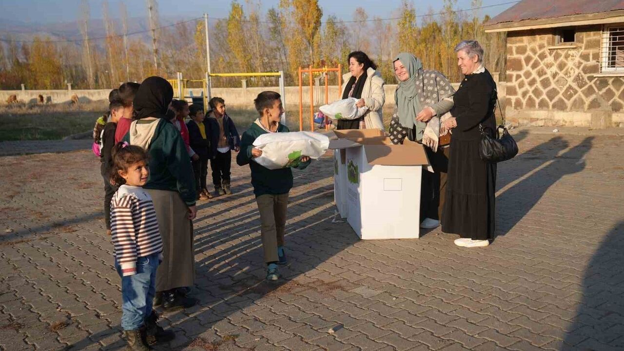 Almanya’dan Muş’a Kış Yardımı: Bin Çocuğa Umut Oldular