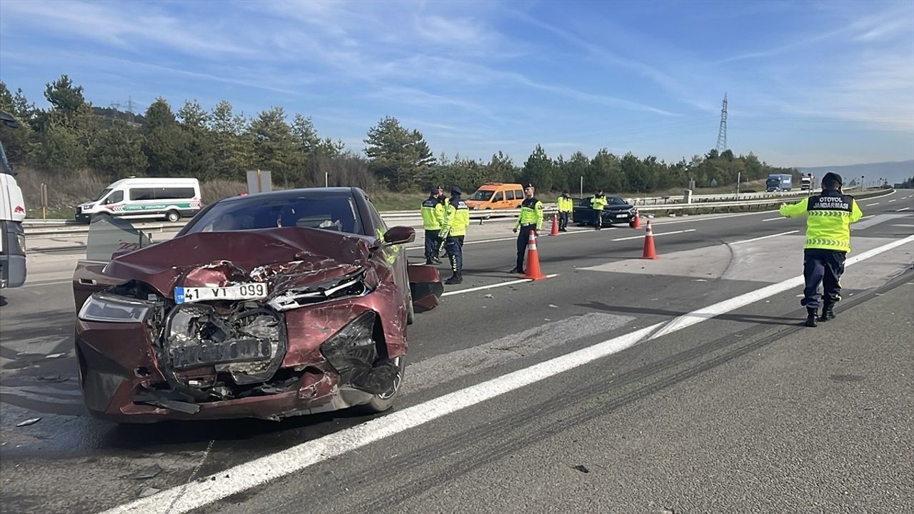 Anadolu Otoyolu'nda Kaza: 1 Çocuk Hayatını Kaybetti, 4 Yaralı