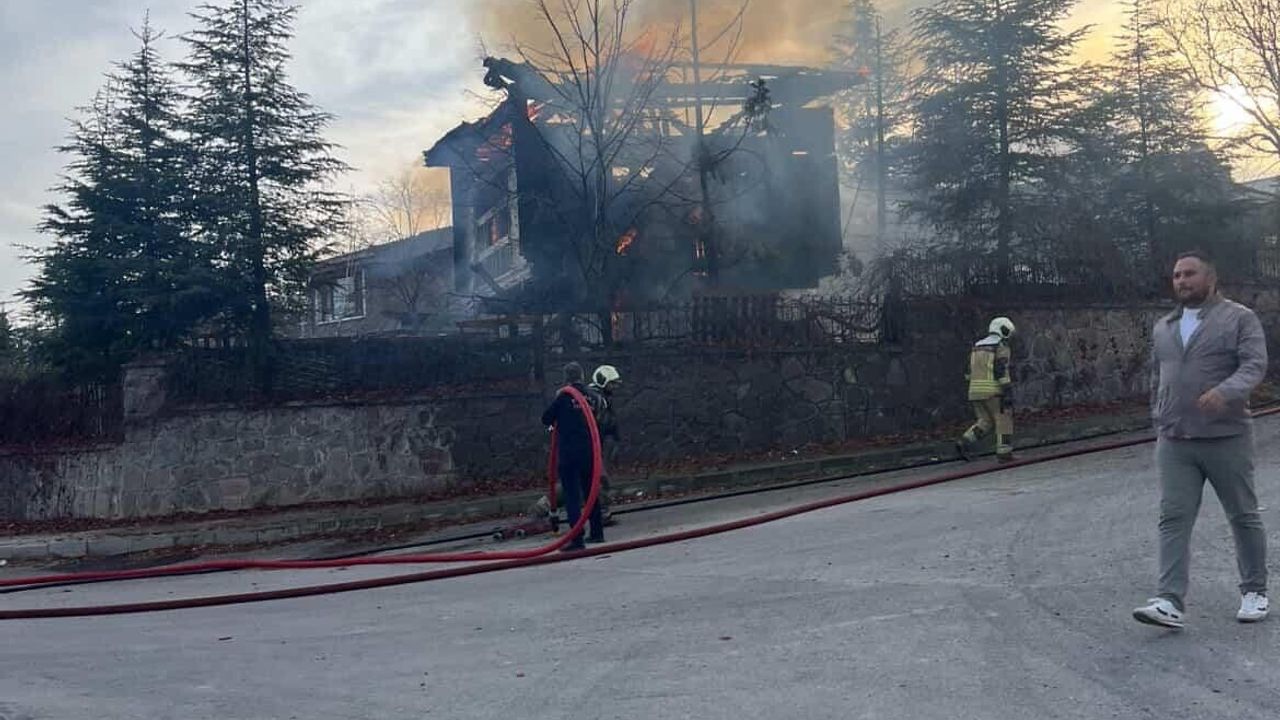 Ankara'da 200 Yıllık Tarihi Serender Yanarak Kül Oldu