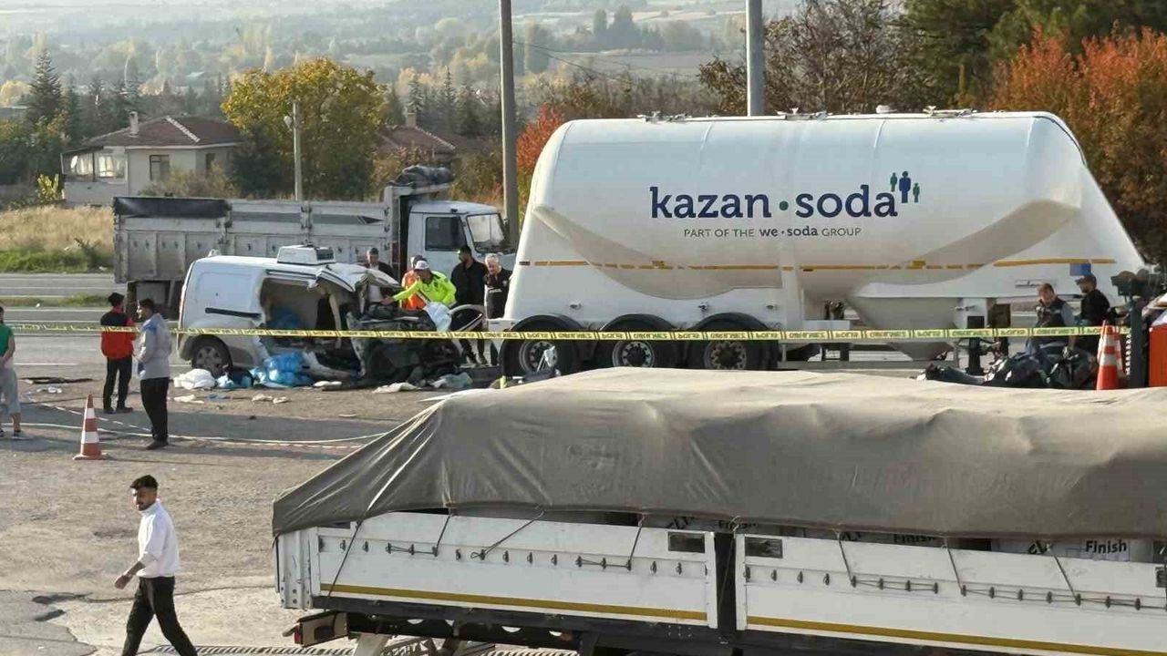 Ankara'da Feci Trafik Kazası: 3 Kişilik Aile Hayatını Kaybetti