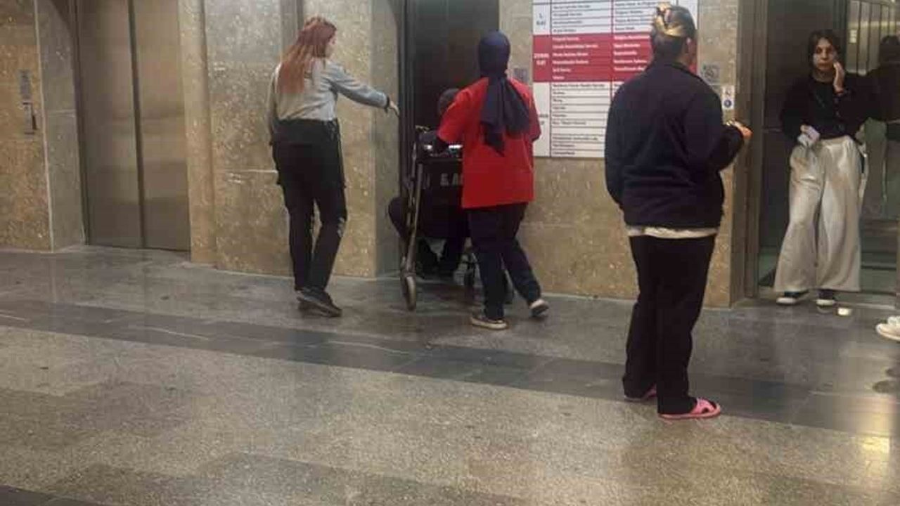 Ankara'da İşçiler Gıda Zehirlenmesi Şüphesiyle Hastaneye Kaldırıldı