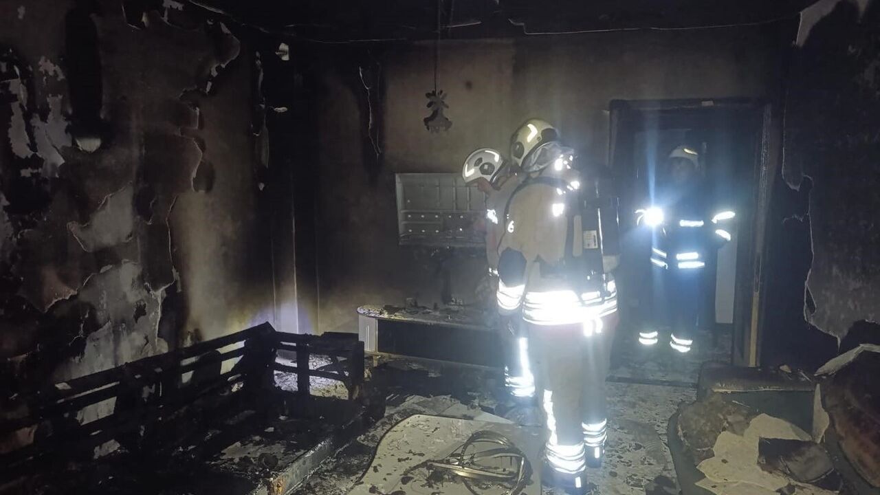 Antakya'da Yangın: Bir Ev Kullanılmaz Hale Geldi