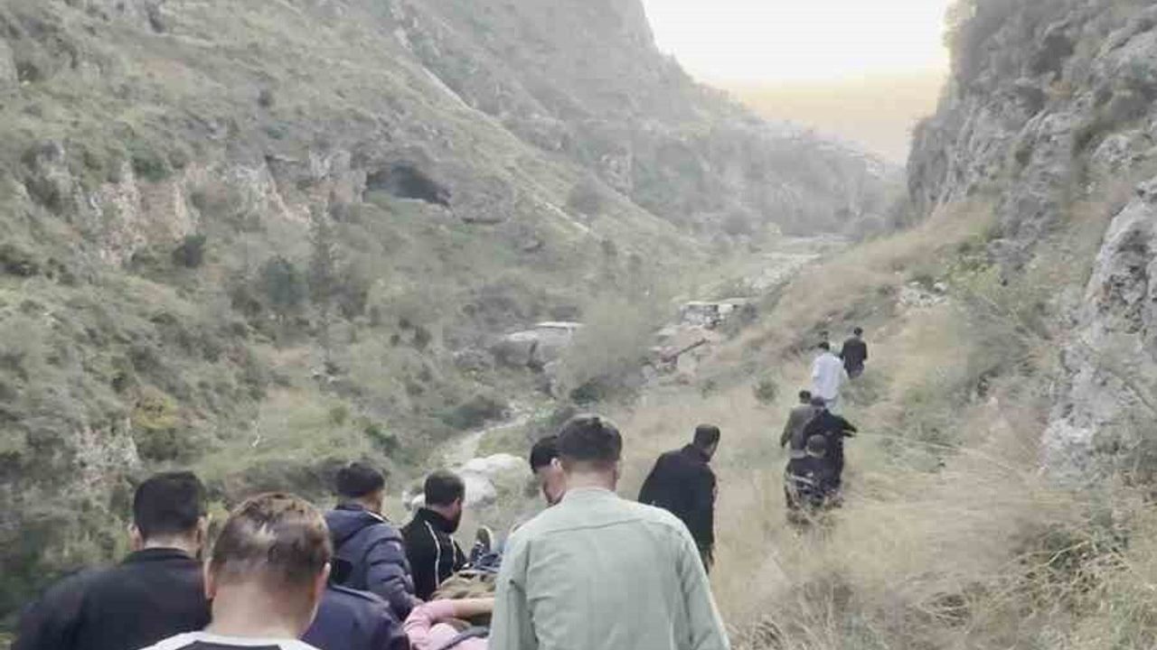 Antakya'da Yürüyüş Sırasında Kayalıklardan Düşen Birey Kurtarıldı